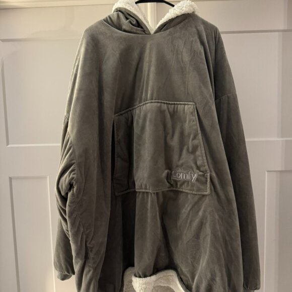 The Comfy Oversized Blanket Hoodie – Gray Sherpa Lined - Picture 1 of 3